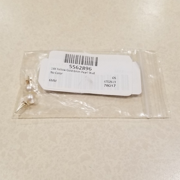 14K Yellow Gold Cultured Pearl Stud Earrings 6mm - Picture 3 of 3